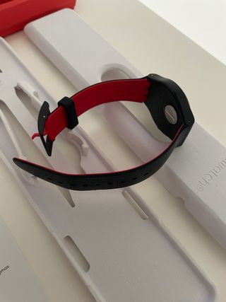 Reloj Swatch Negro y Rojo