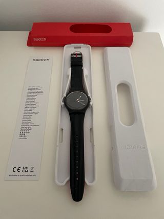 Reloj Swatch Negro y Rojo