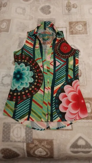 Blusa Desigual sin mangas estampada