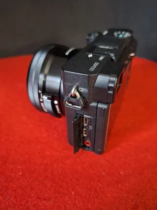 Sony A6400 APS-C con lente E PZ  16-50mm OSS