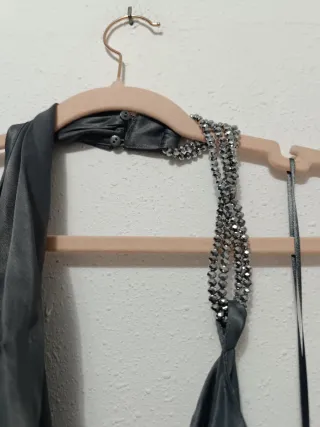 Vestido Zara largo satinado con abalorios talla M