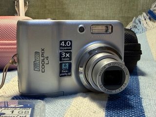 Cámara Digital Nikon Coolpix L4 Y2K
