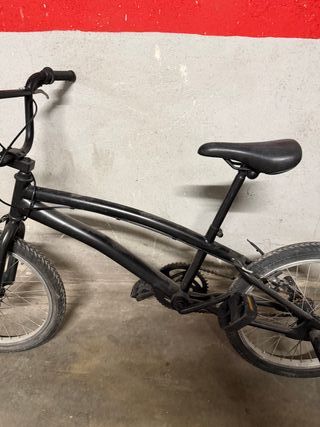 Bicicleta BMX negra