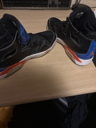 Zapatillas Jordan Negras y Azules