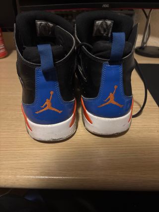 Zapatillas Jordan Negras y Azules