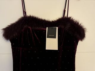 Vestido granate midi terciopelo de Zara. Talla S