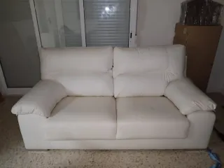 Sofá de piel blanco