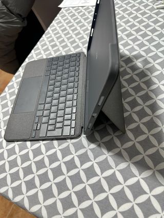 Combo Logitech iPad Pro 11 / 1-2-3-4 Gener