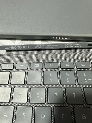 Combo Logitech iPad Pro 11 / 1-2-3-4 Gener