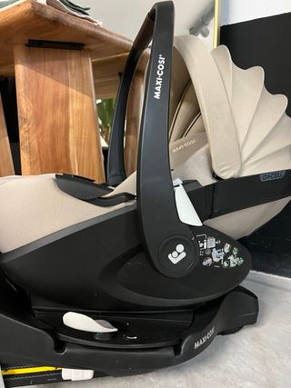 Maxi-Cosi Silla Bebé con base incluida. Como nueva