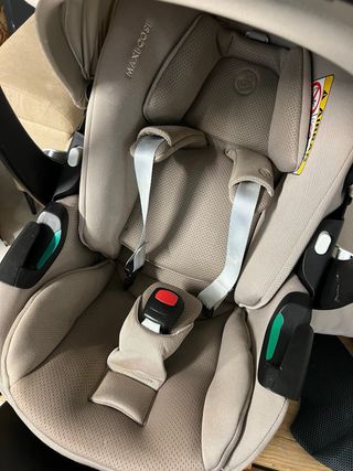 Maxi-Cosi Silla Bebé con base incluida. Como nueva