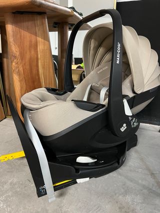 Maxi-Cosi Silla Bebé con base incluida. Como nueva