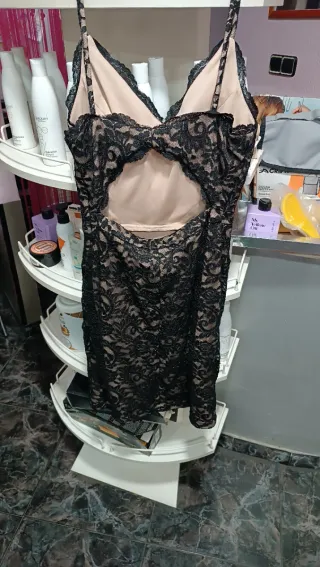 Vestido fiesta encaje negro.se regalan zapatos