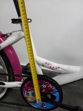Bicicleta infantil blanca y rosa