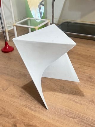 MESA AUXILIAR VINTAGE TABURETE  GEOMÉTRICO