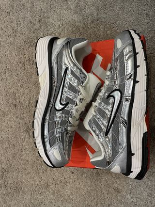 Nike P6000 Plata y Blanco