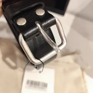 Cinturón tachas piel Zara