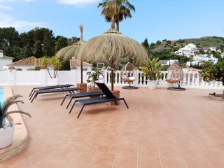 Sombrillas y pérgolas de mimbre y brezo