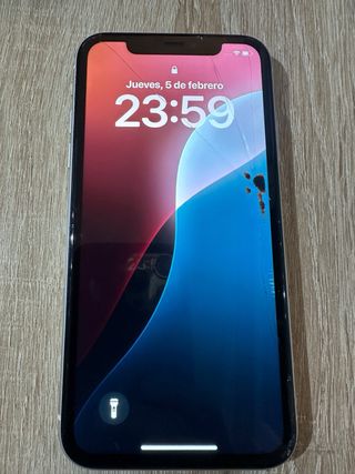 IPhone 11 color blanco - Cristal trasero roto