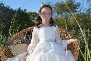 Banco o sillón de mimbre decoración comuniones.