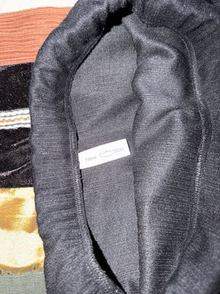 Falda negra moderna con abertura