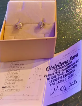 Orecchini fiore oro e zirconi