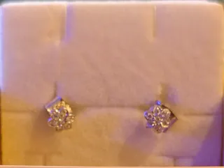 Orecchini fiore oro e zirconi