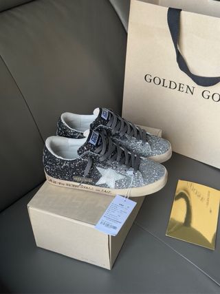 Golden Goose Sneakers Negro y Plateado