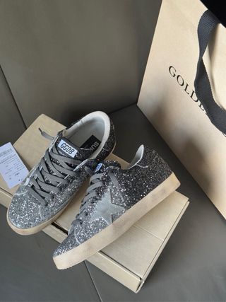 Golden Goose Sneakers Negro y Plateado