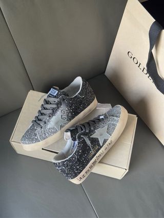 Golden Goose Sneakers Negro y Plateado