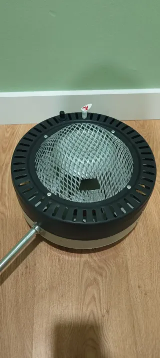 Brasero gas butano Domaco negro y beige