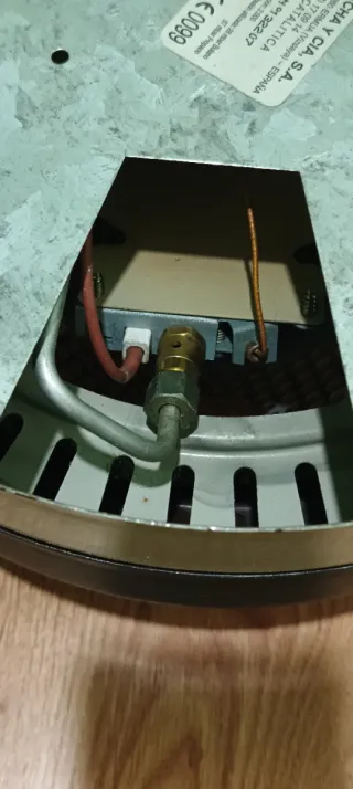 Brasero gas butano Domaco negro y beige