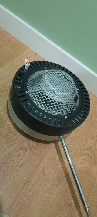 Brasero gas butano Domaco negro y beige