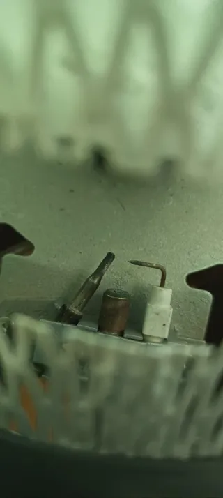 Brasero gas butano Domaco negro y beige