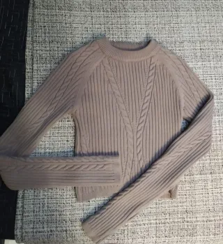 Jersey beige de punto trenzado.. Talla M .. pequeñ