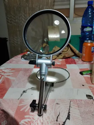 Lupa con pie de soporte