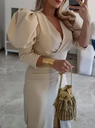 Vestido beige elegante invitada fiesta