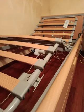 Cama articulada Invacare con colchón