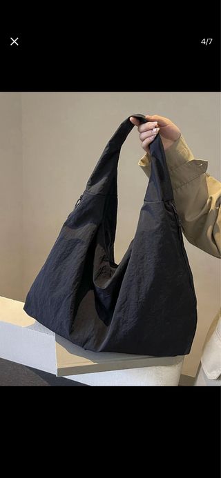 Bolso casual drapeado negro