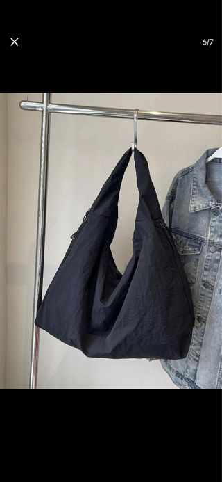 Bolso casual drapeado negro