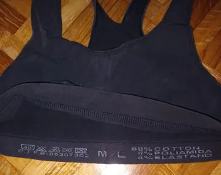 Sujetador deportivo NEHAO negro y H&M blanco