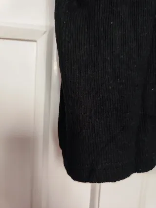 Camiseta de tirantes negra con encaje