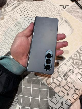 Telefono pieghevole grigio scuro