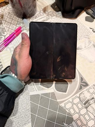 Telefono pieghevole grigio scuro