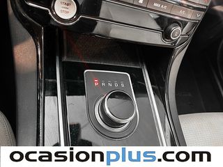 Jaguar XE 2.0 Diesel Pure RWD Auto 132 kW (180 CV)