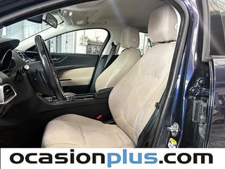 Jaguar XE 2.0 Diesel Pure RWD Auto 132 kW (180 CV)