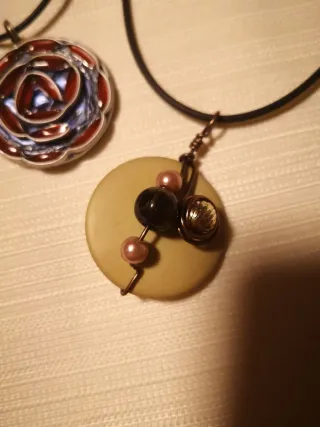 2 collane con ciondoli