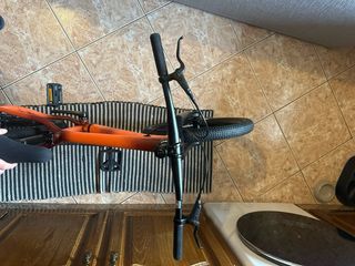 Bicicleta naranja, Nueva