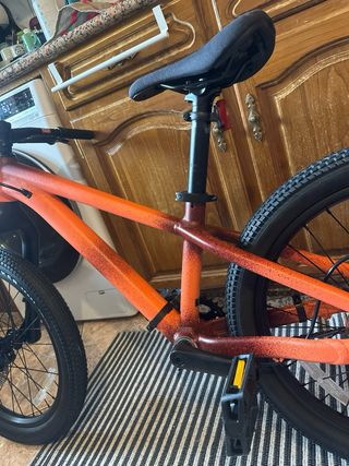 Bicicleta naranja, Nueva