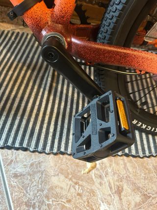 Bicicleta naranja, Nueva